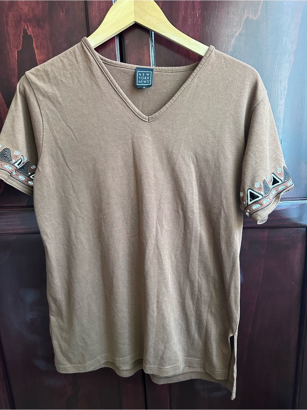 Vintage New York News Brown V-Neck Tee with Embroidered Sleeve Detail